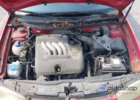 2005 Volkswagen Golf Gls 2.0L from USA, damaged, VIN 9BWGL61J854009874